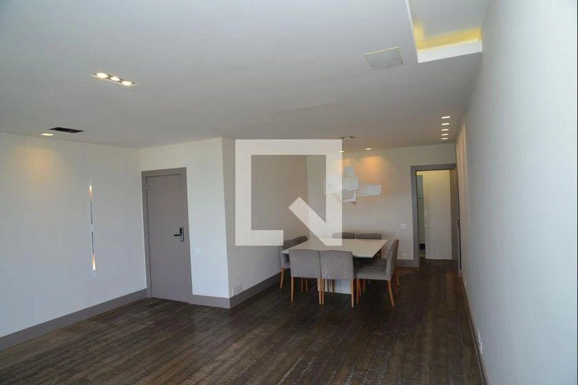 3-bedroom apartment with a walk-in closet — photo 12