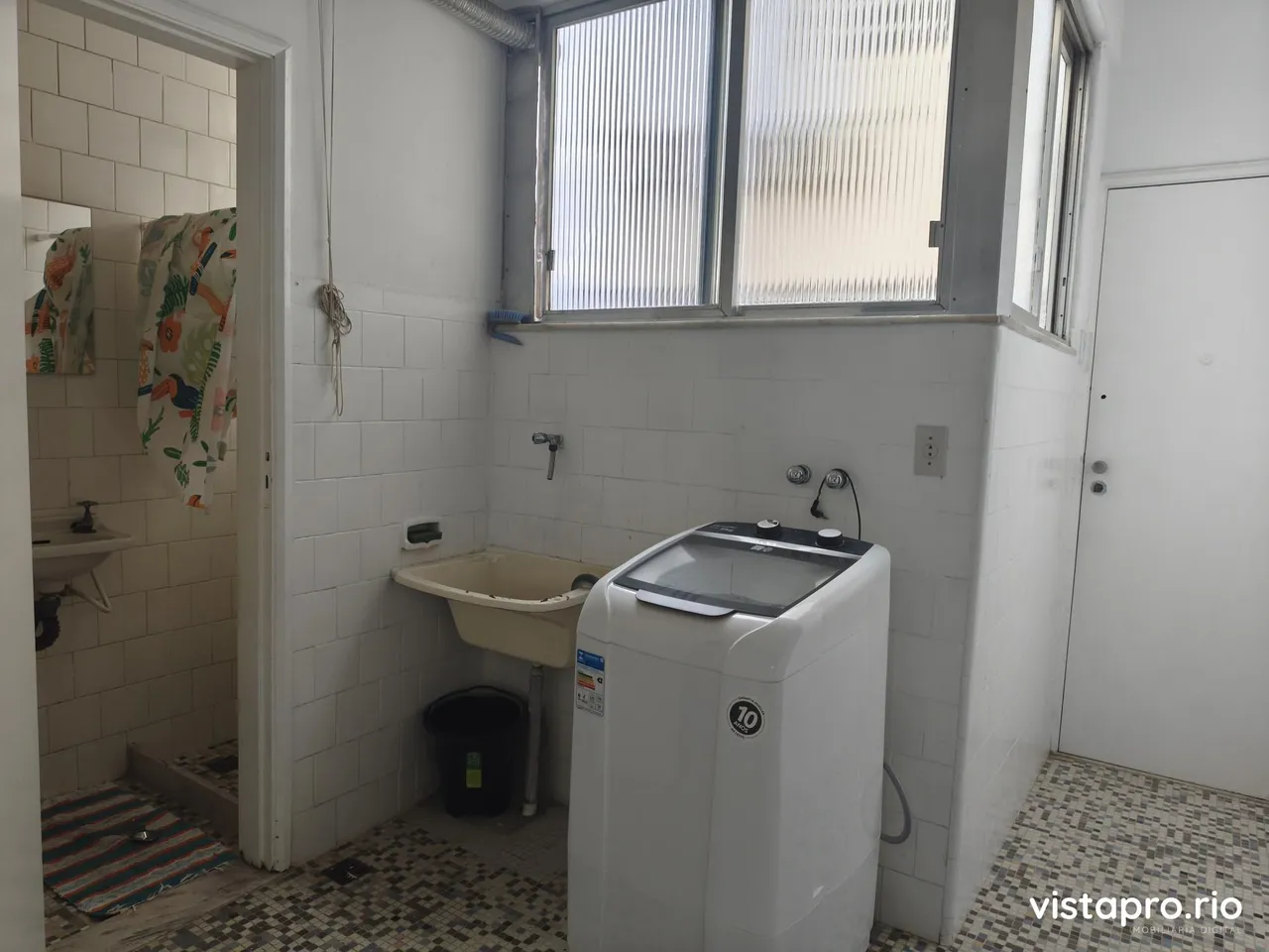 Furnished apartment with 3 bedrooms and 2 bathrooms — photo 17