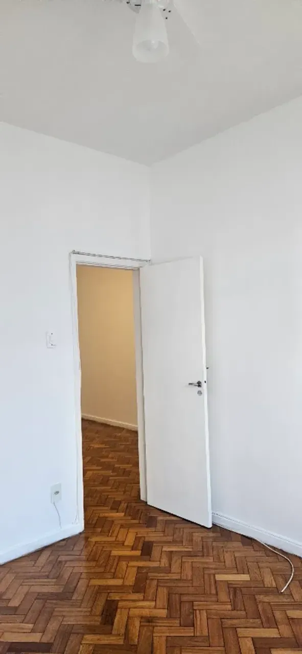 Apartamento com 1 quarto e banheiro com box de vidro — photo 8