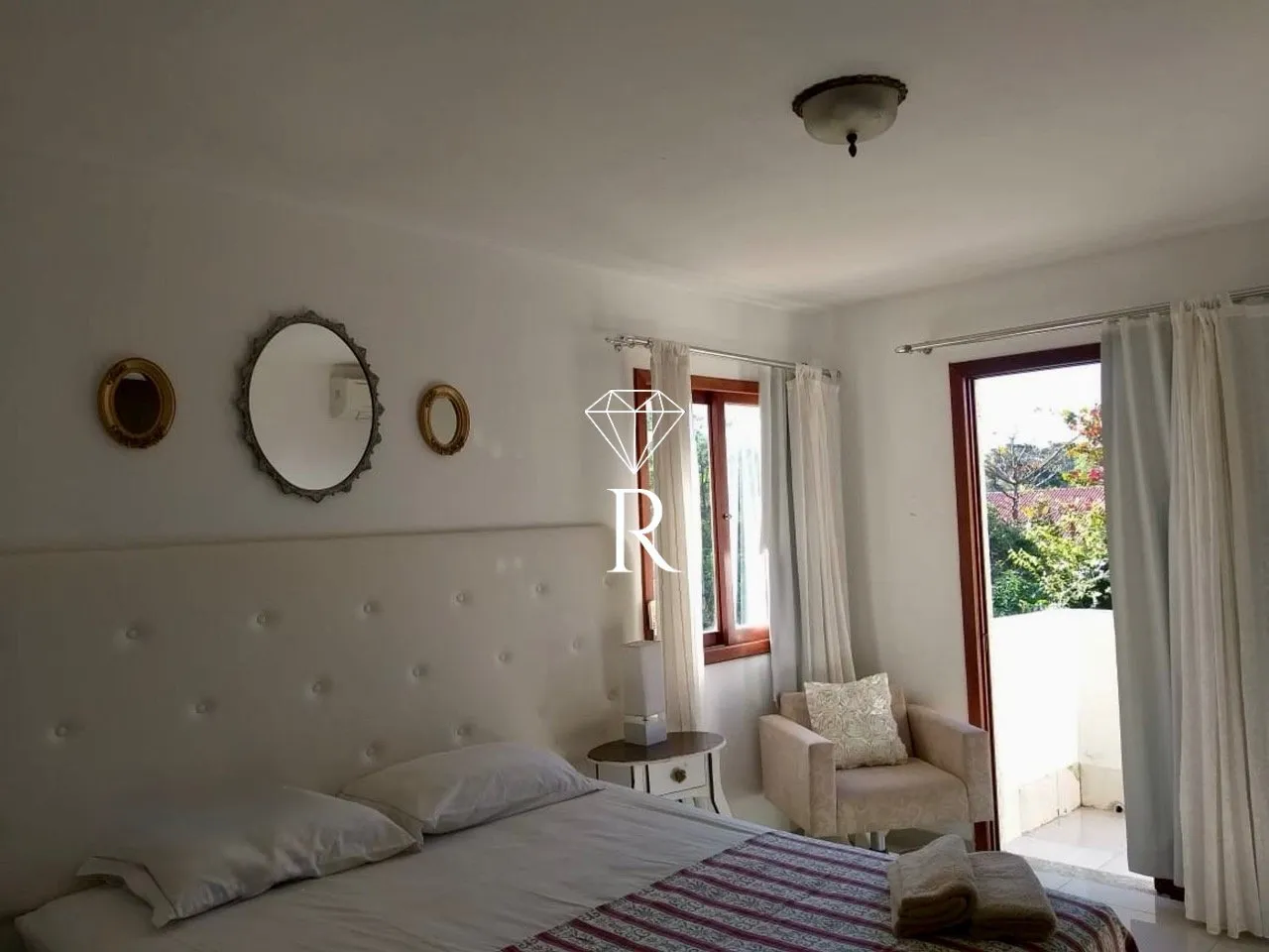 Casa de 6 dormitorios con balcón y parrilla — photo 12