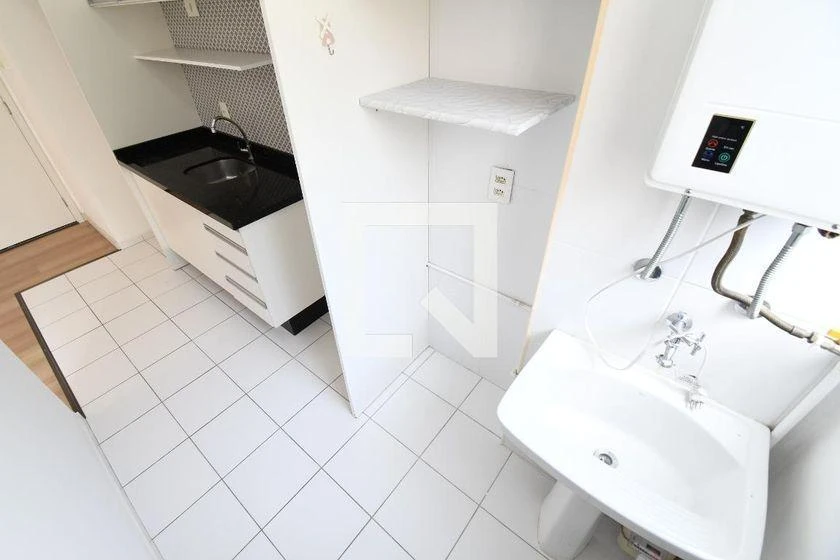 Wood or laminate floors in a 2-bedroom apartment, 86 m² — photo 11