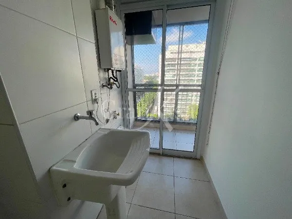 Apartment with 2 bedrooms, 1 bath, and a balcony — photo 10