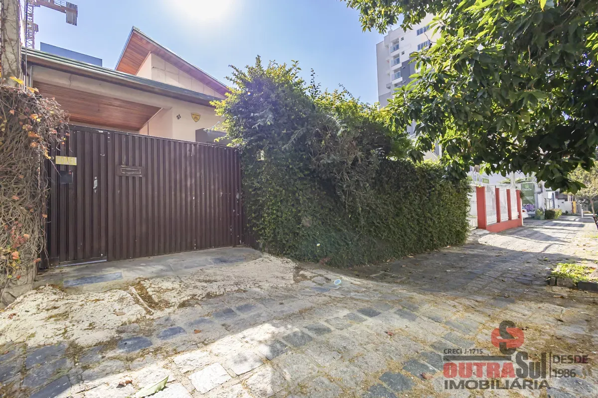 Casa com 2 dormitórios e 4 banheiros para locação — photo 2