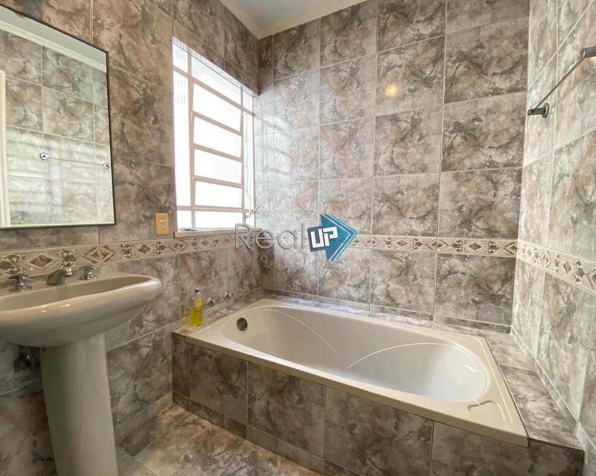 Балкон з грилем та 3 спальні: будинок 177 м² — photo 14