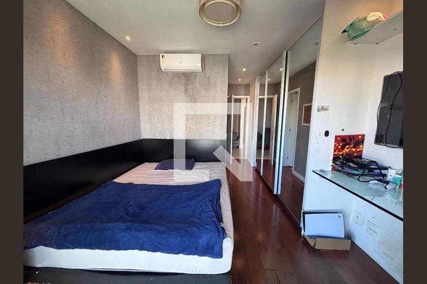 206 m² apartment with 4 en-suite bedrooms and glass balcony — photo 47