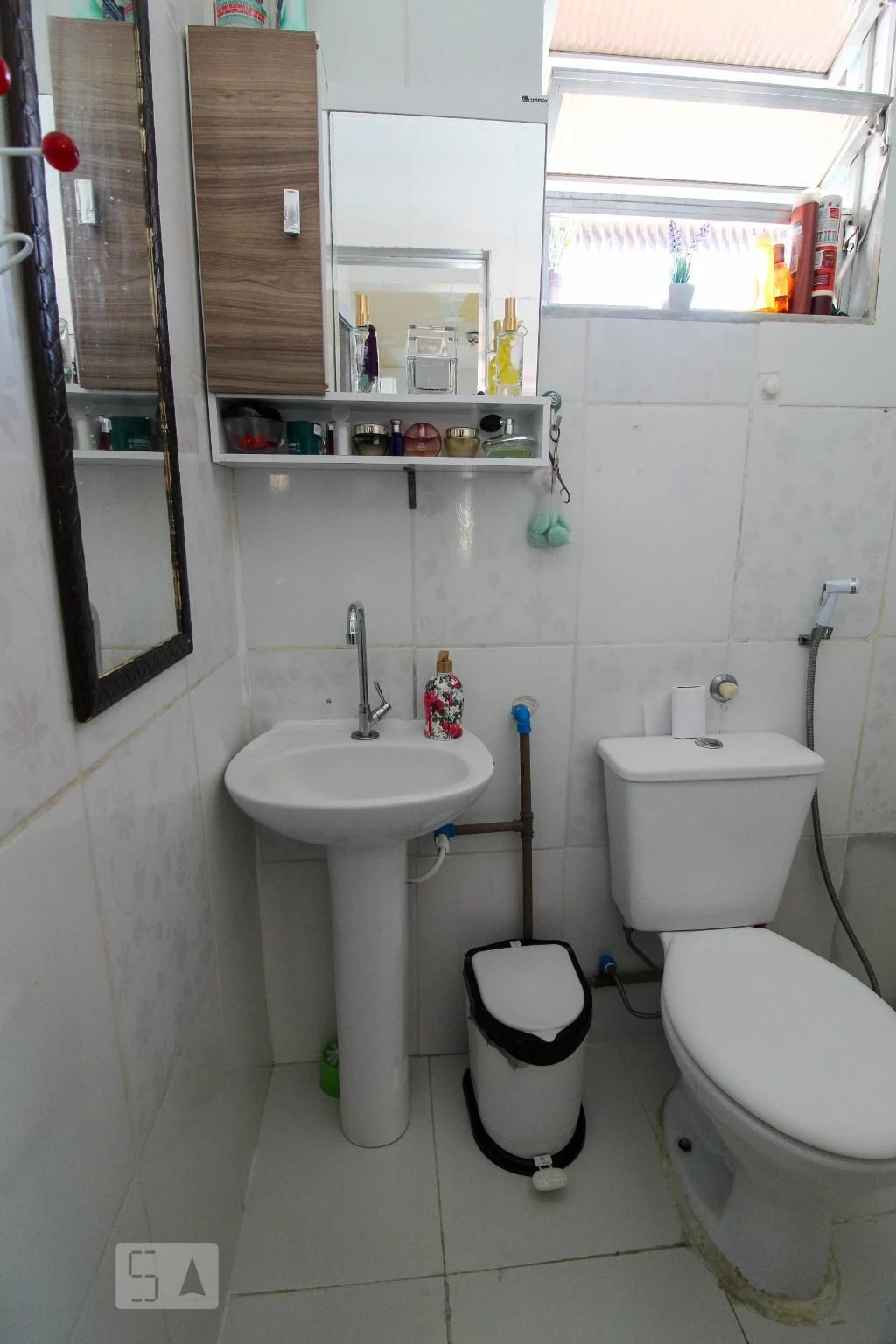 Furnished 2-bedroom apartment with balcony and laundry area — photo 16
