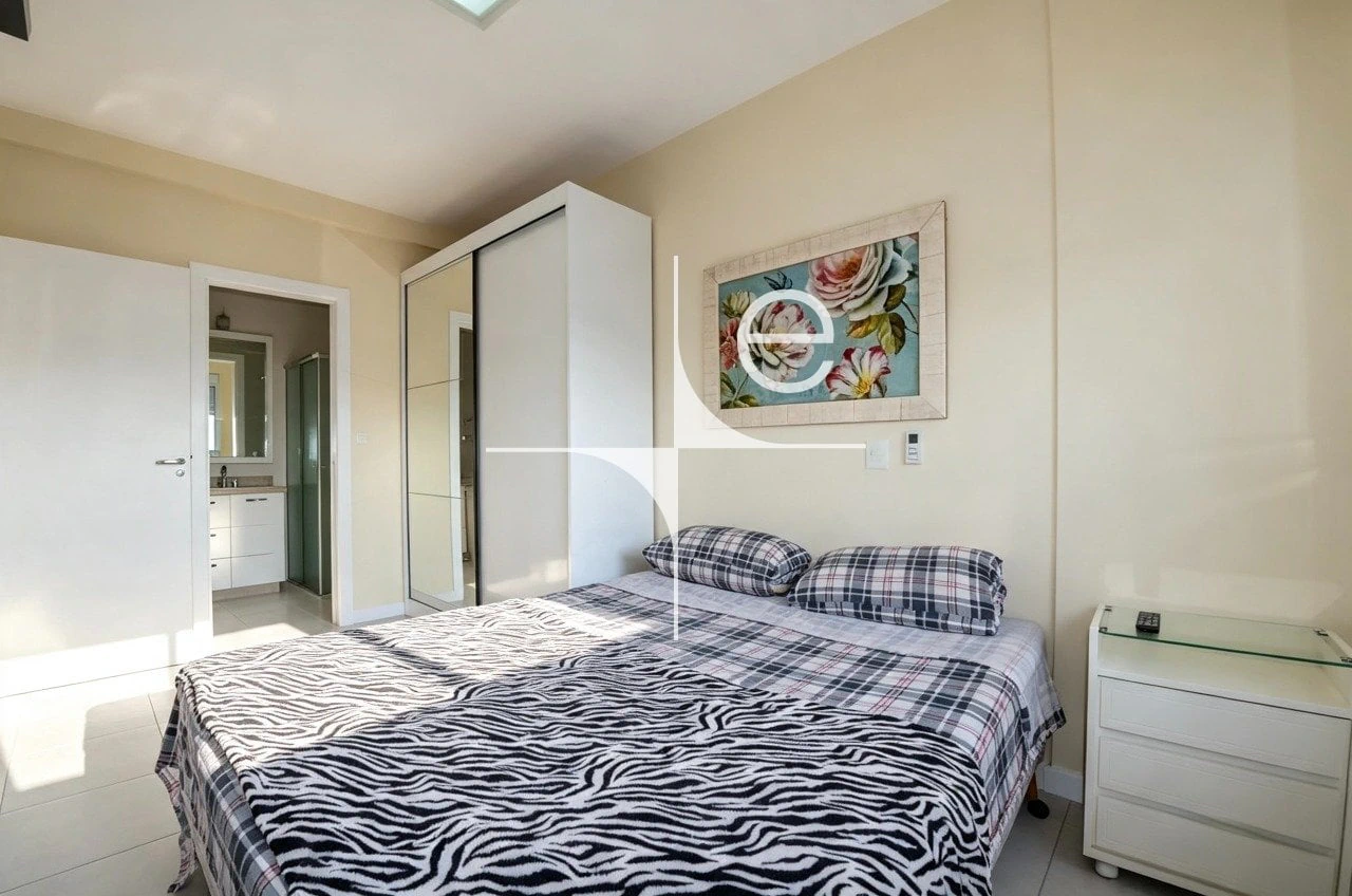 Furnished apartment, 85 m², with a glass-enclosed balcony — photo 11