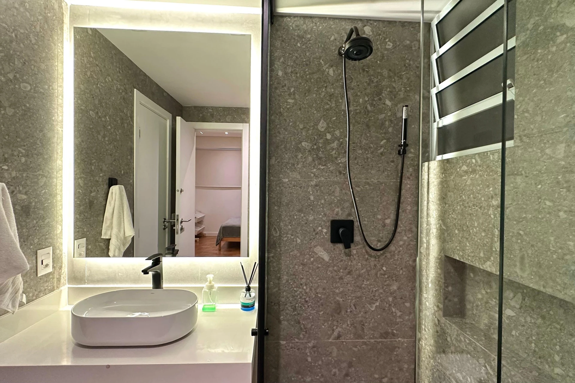 Washing machine in a 3-bedroom apartment, 110 m² — photo 25