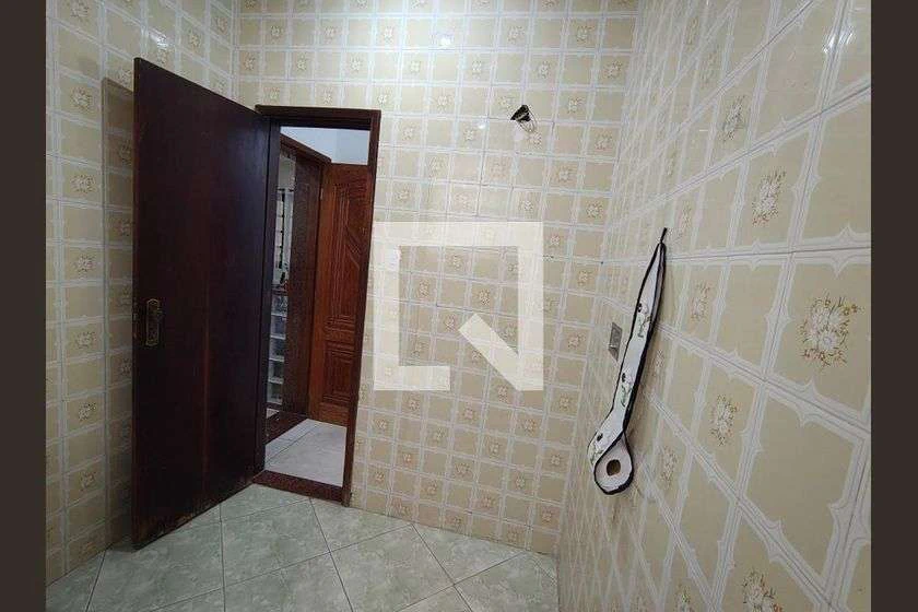 Furnished house with 5 bedrooms and 631 m² — photo 9