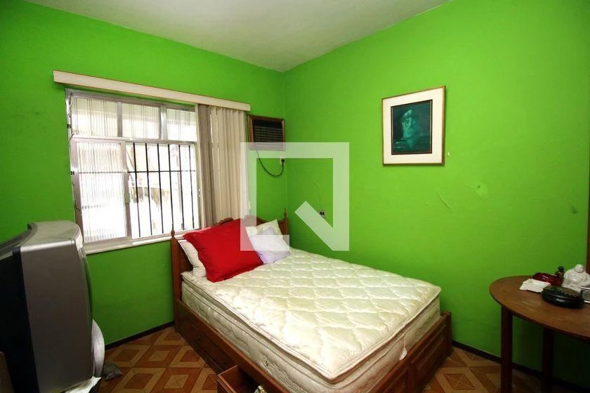 House with 4 bedrooms and 297 m², no parking — photo 4