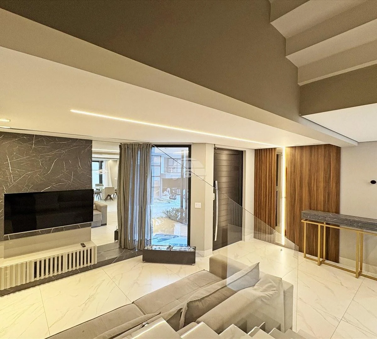 Furnished 293 m² house with open-plan kitchen — photo 3