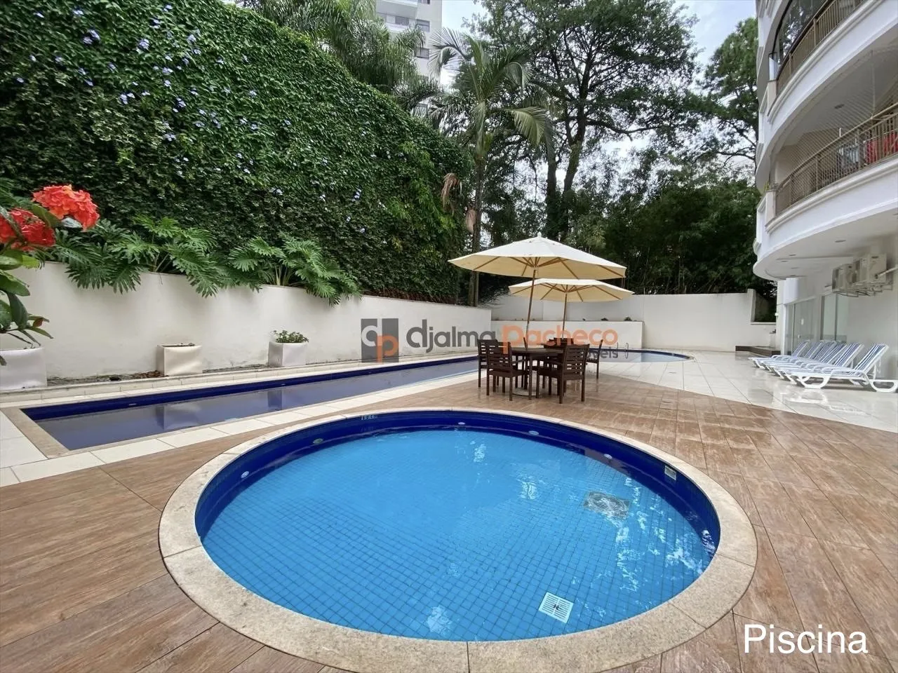 Balcony with a grill in a 2-bedroom apartment, 69 m² — photo 41
