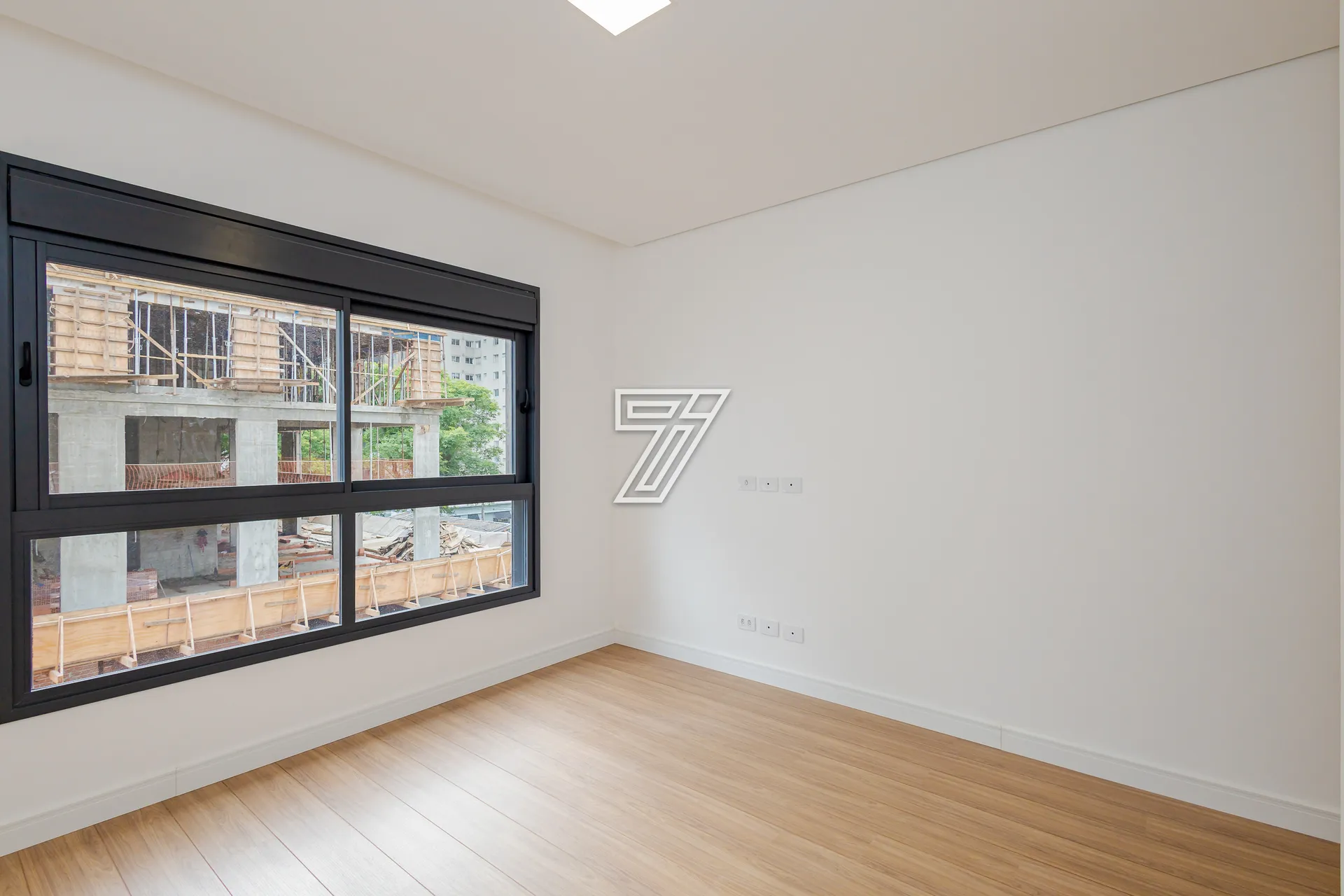 2-bedroom apartment with suite, open kitchen and 2 parking — photo 38