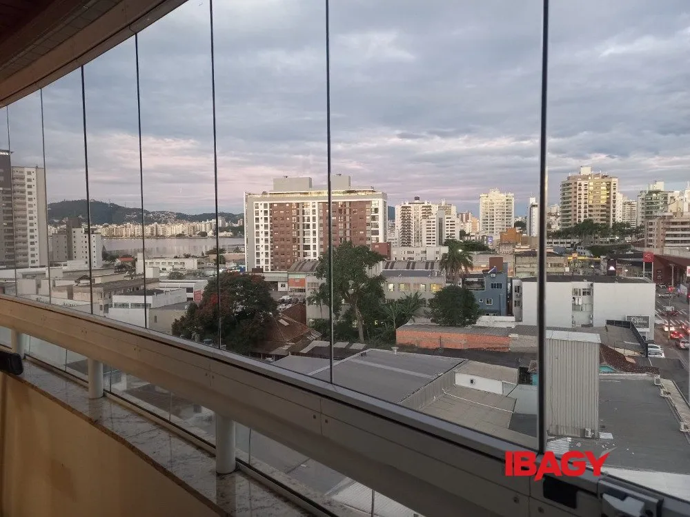 Apartamento mobiliado 4 dorm com sacada fechada e 159 m²