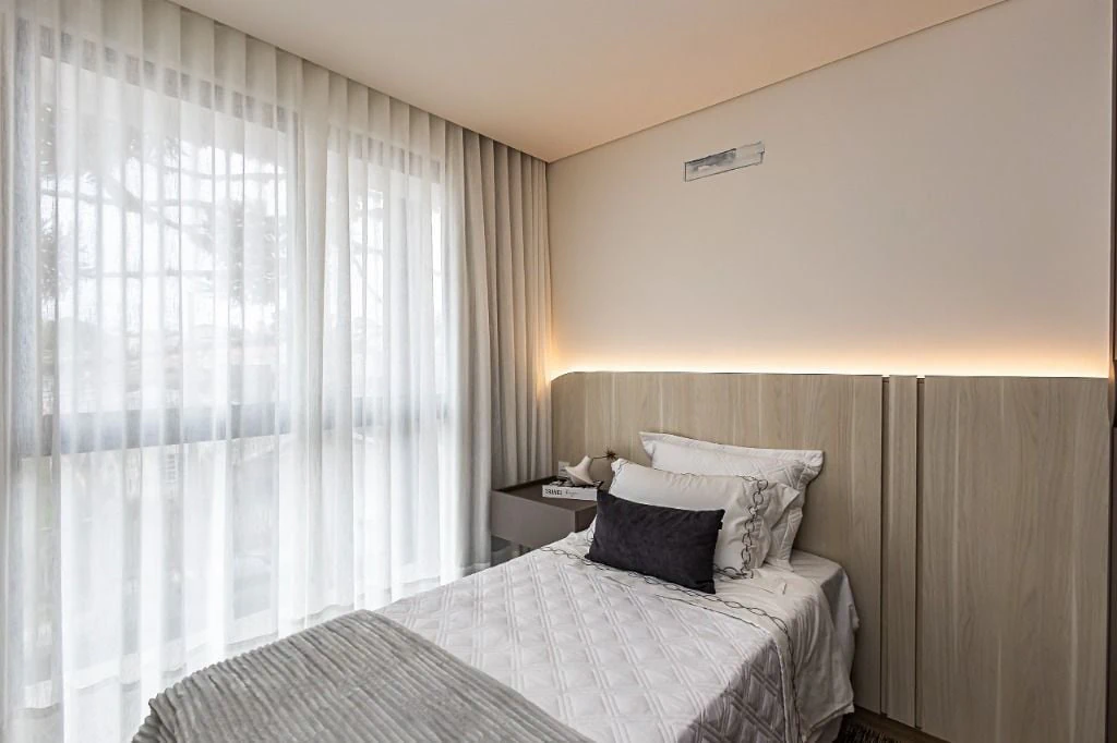 Floor-to-ceiling windows in a 3-bedroom house, 137 m² — photo 14
