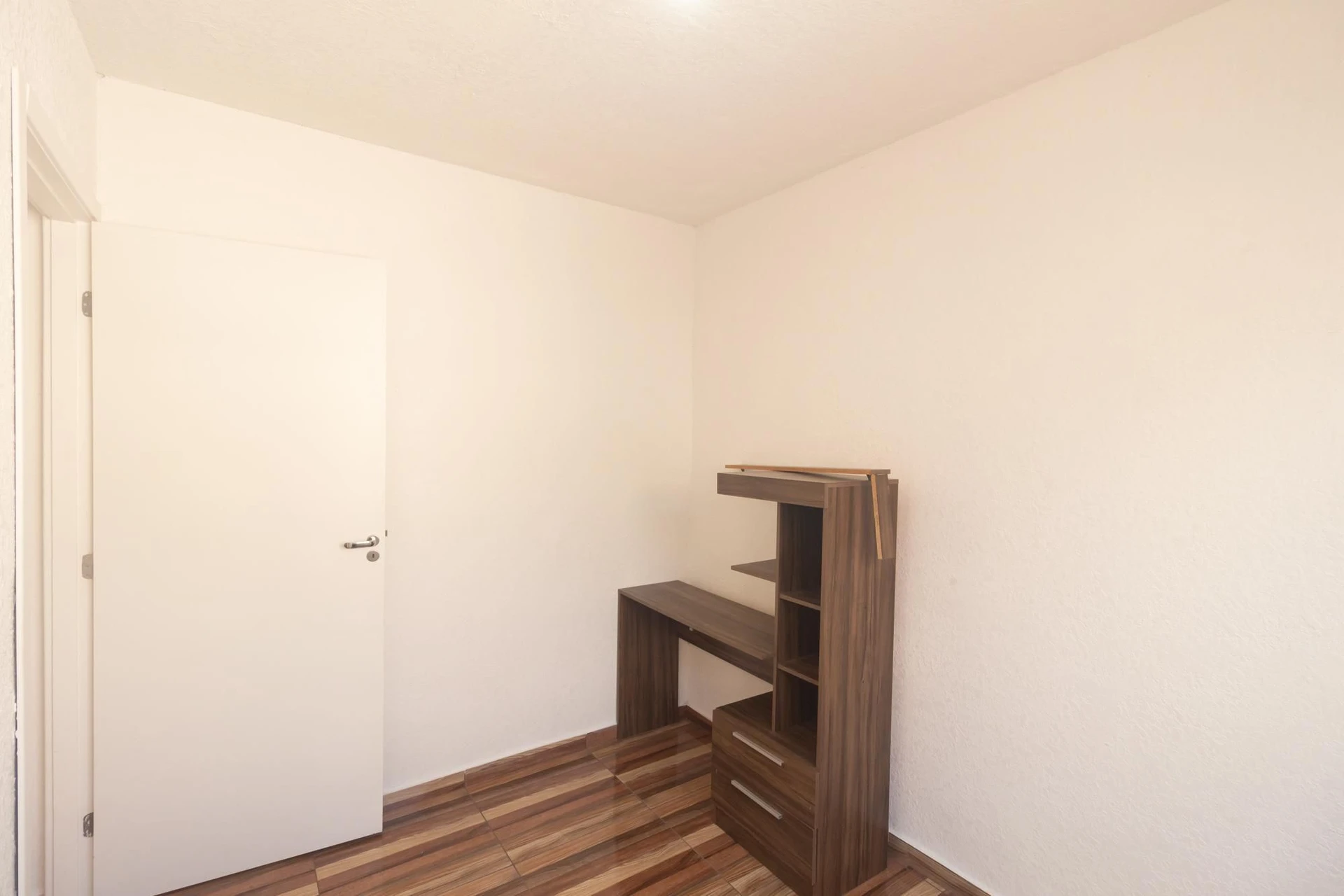 Furnished apartment with 2 bedrooms and an open kitchen — photo 25