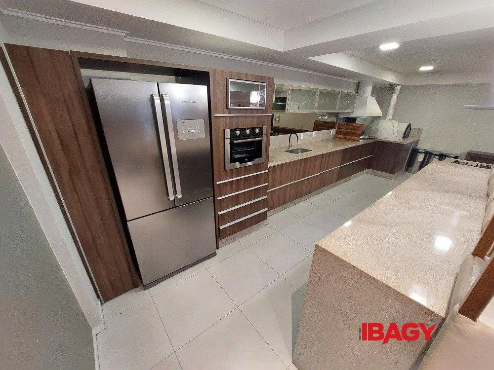 3-bedroom apartment with a grill on the balcony — photo 24