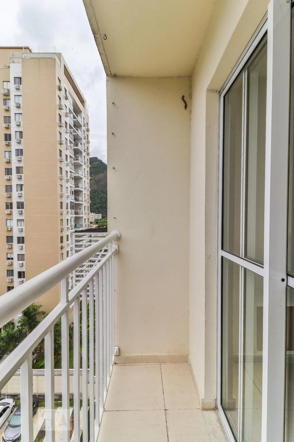 Unfurnished 3-bedroom apartment with balcony — photo 52