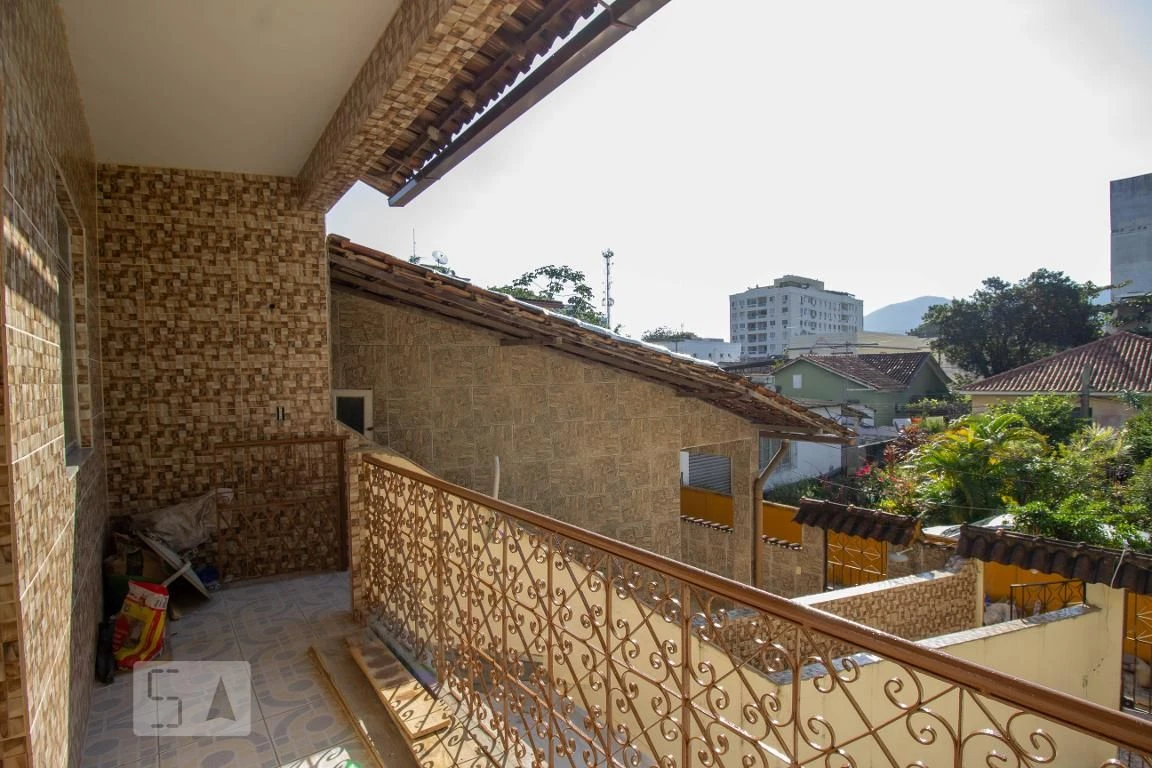 Unfurnished house with 2 bedrooms and 1 bathroom