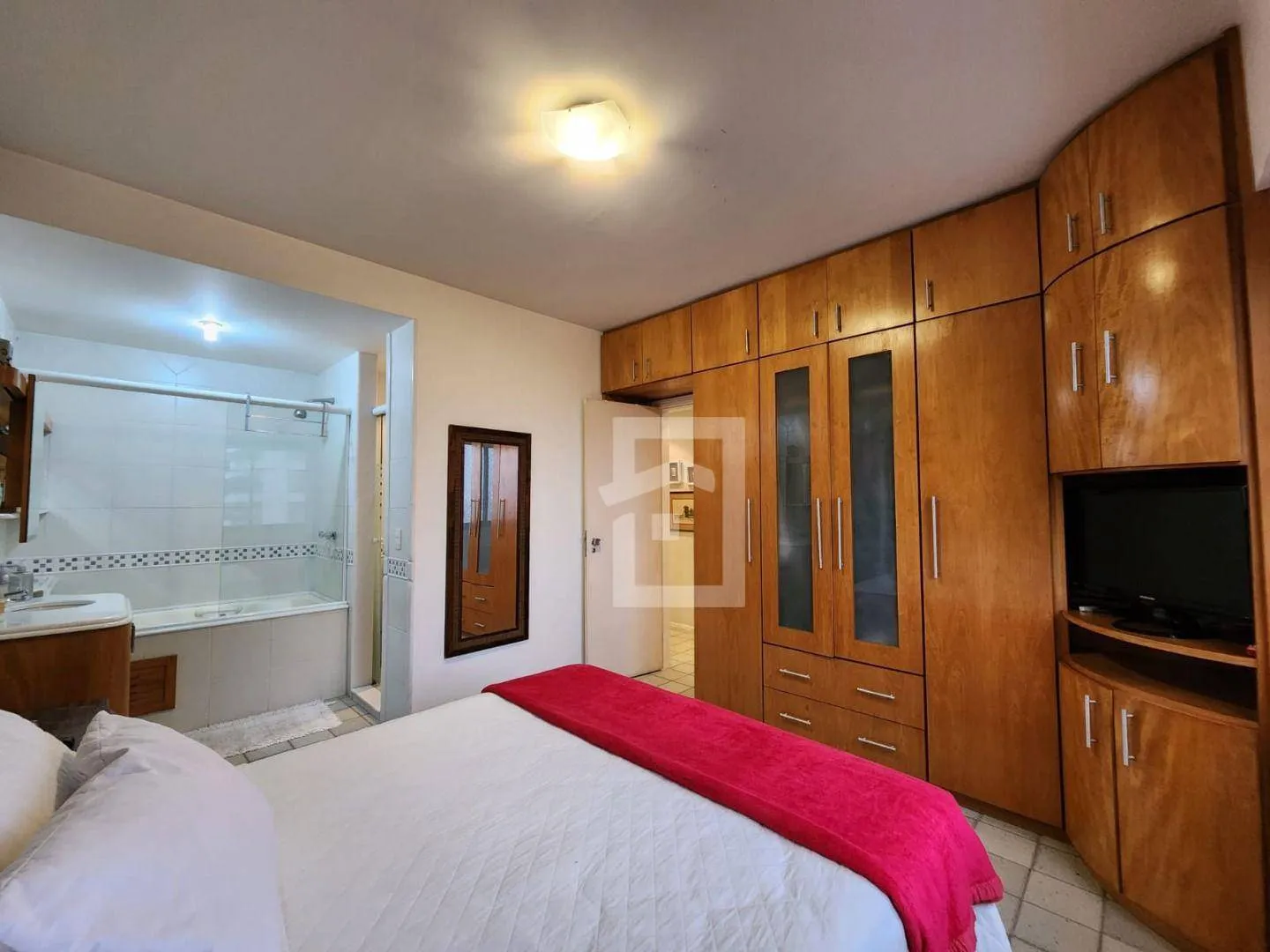 Furnished 3-bedroom apartment with 4 bathrooms — photo 33