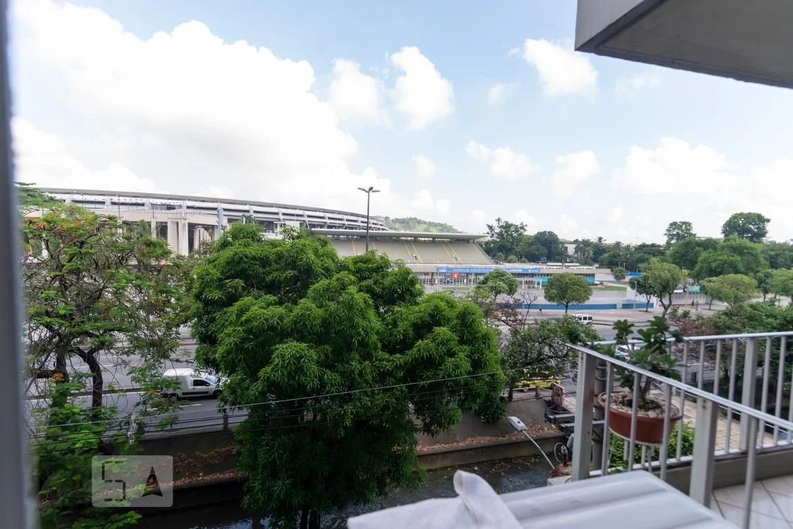 Furnished apartment, 78 m², with a glass-enclosed balcony — photo 27