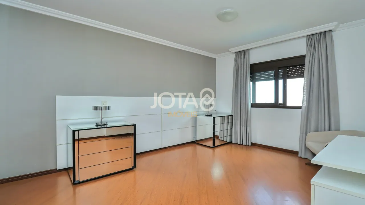 249 m² rental apartment with 3 bedrooms and a suite — photo 19