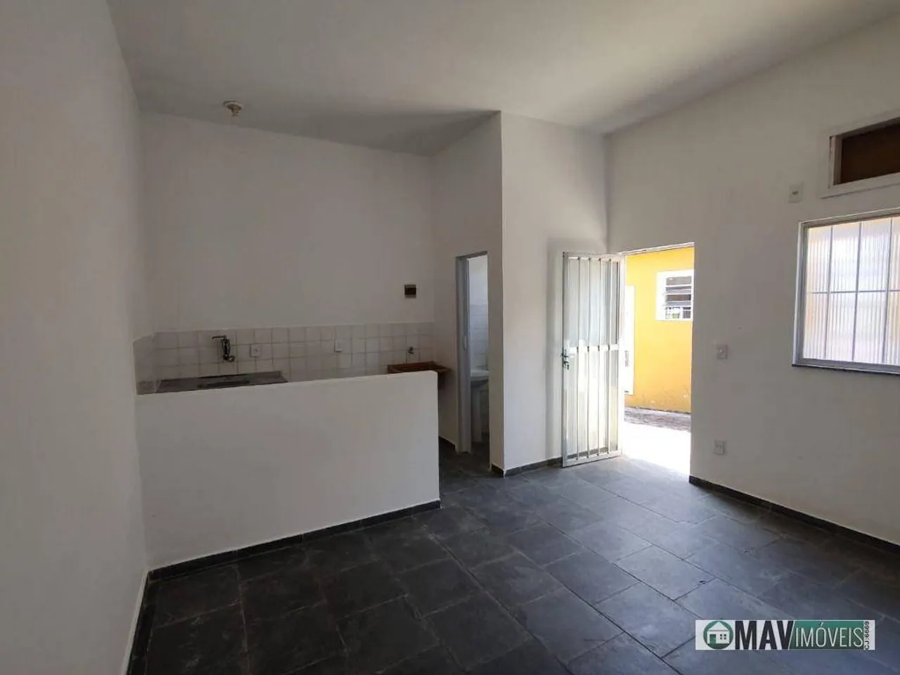 Studio kitnet with 1 bedroom and gas stove kitchenette