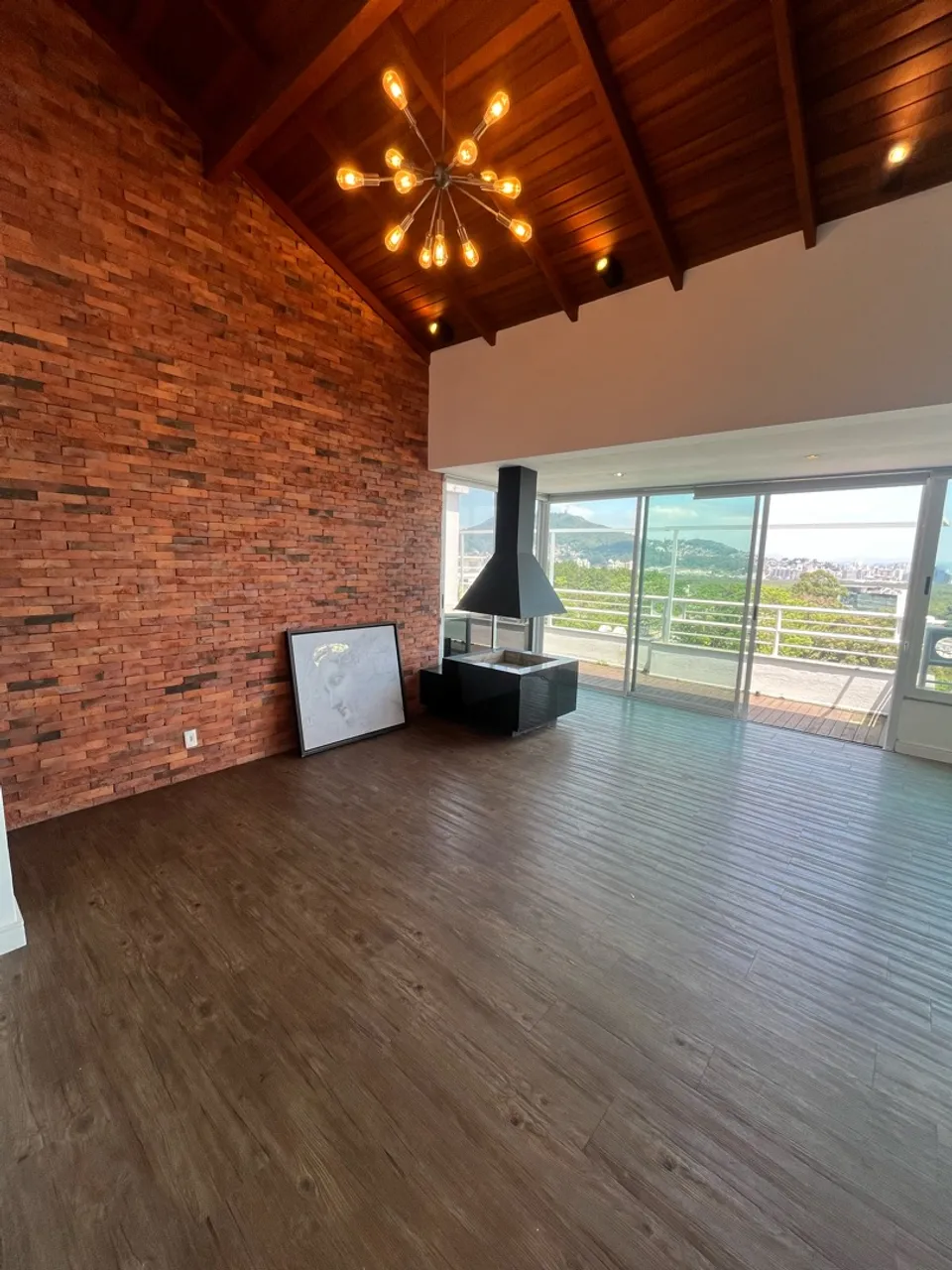 3-bedroom apartment in a building with a gym — photo 4