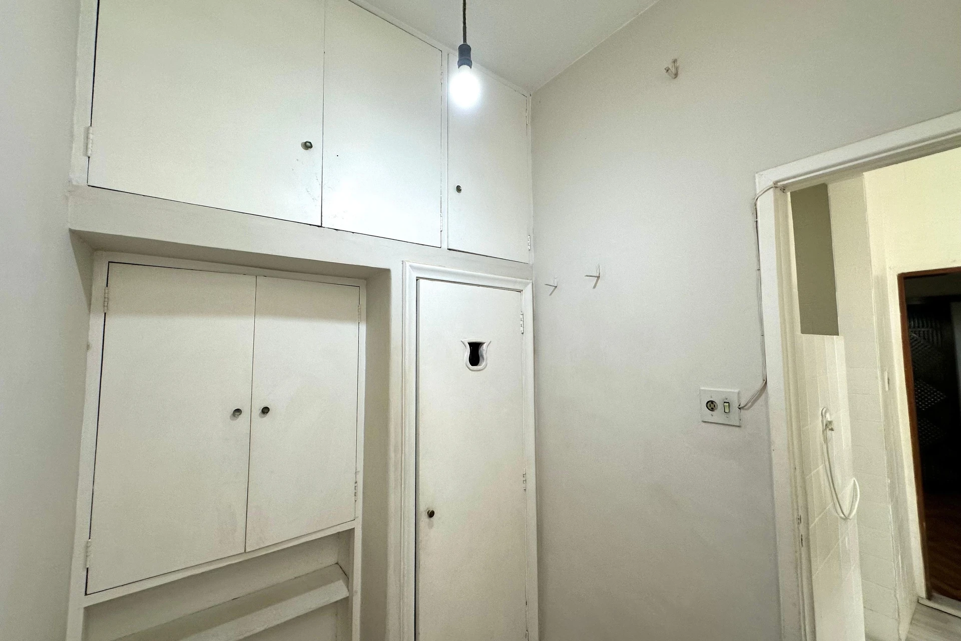 Квартира з 3 спальнями та дерев'яною підлогою або ламінатом — photo 38