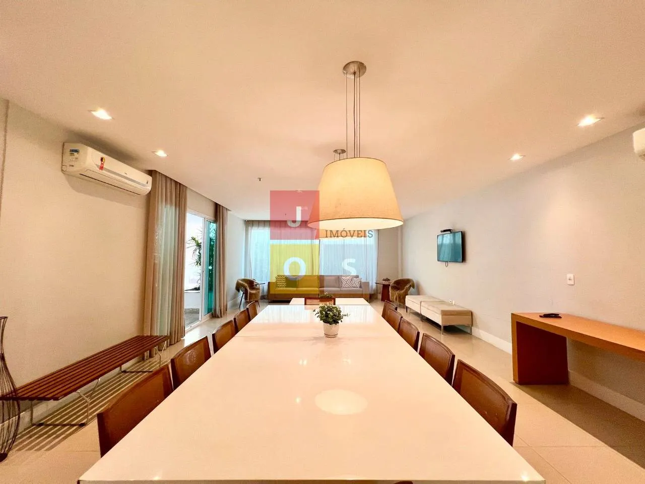Furnished 4-bedroom suite apartment with 156 m² — photo 21