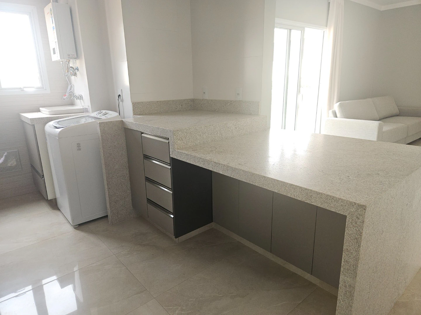 Меблированная квартира на 2 спальни с кухней открытой планировки — photo 5