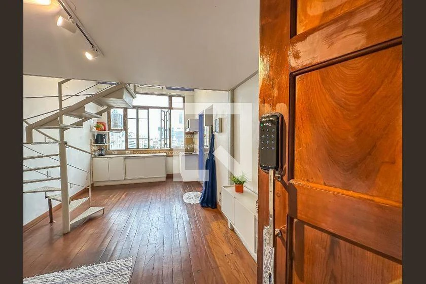 Furnished studio, 30 m², with floor-to-ceiling windows — photo 11