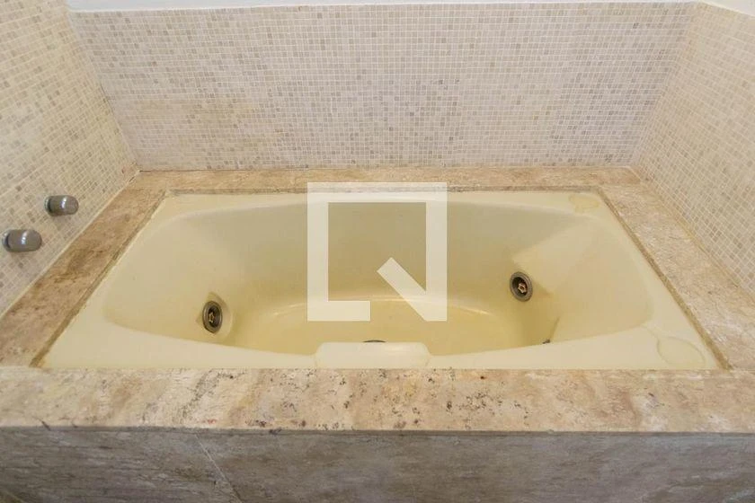 Rental apartment with 4 bedrooms and 4 bathrooms — photo 44