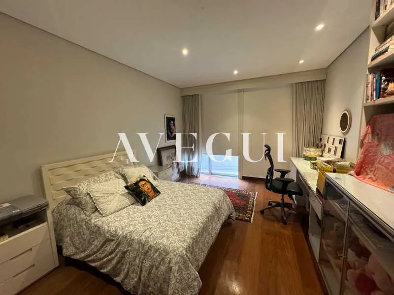 Apartment with 5 bedrooms and a balcony — photo 11