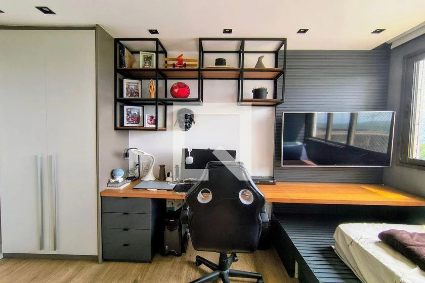 160 m² rental apartment with 4 en-suite rooms and balcony — photo 31