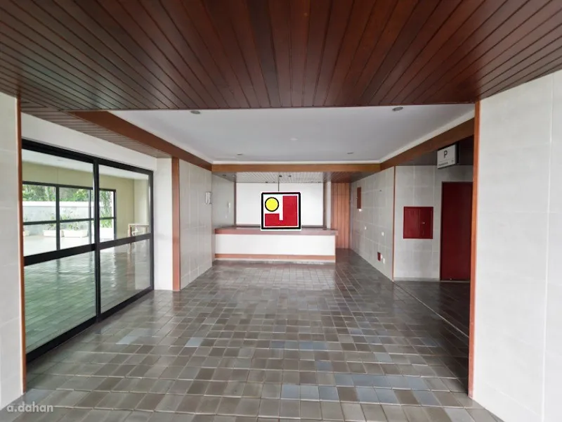 4-bedroom apartment with a glass-enclosed balcony — photo 41