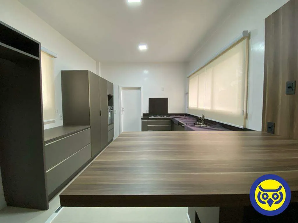 3-bedroom house with a water view — photo 15