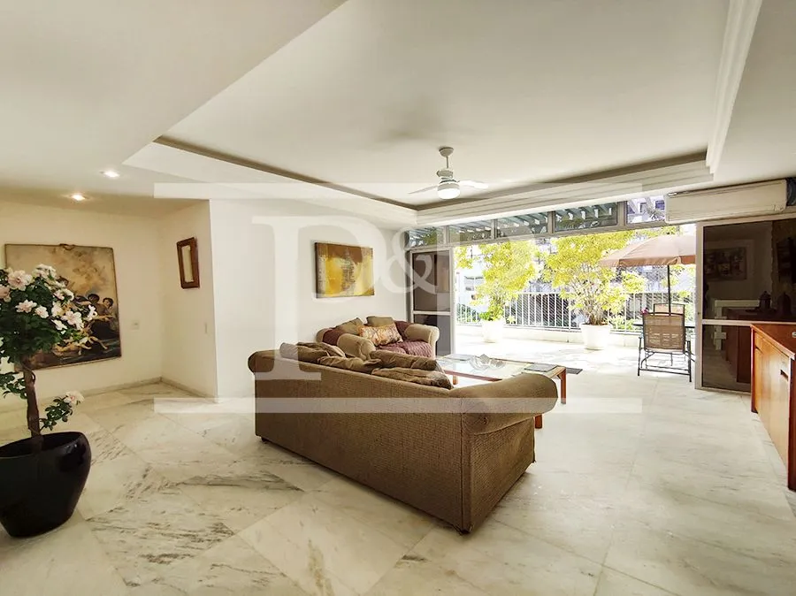 Furnished apartment with 4 bedrooms and 400 m² — photo 13