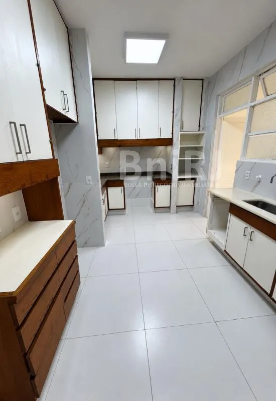 Home office in a 4-bedroom apartment, 280 m² — photo 22