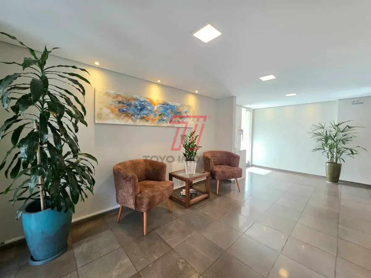 Apartamento de 3 quartos com piso de madeira na sala — photo 31