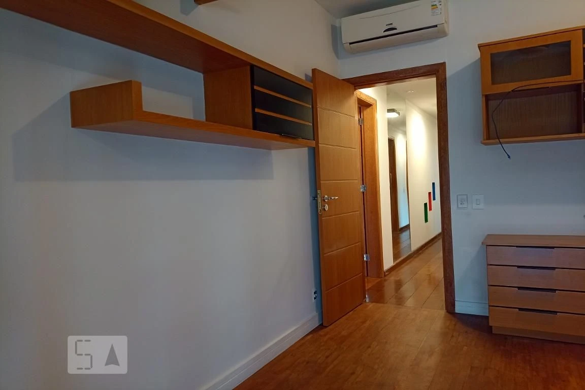 Apartamento de 4 quartos com janelas do piso ao teto — photo 68