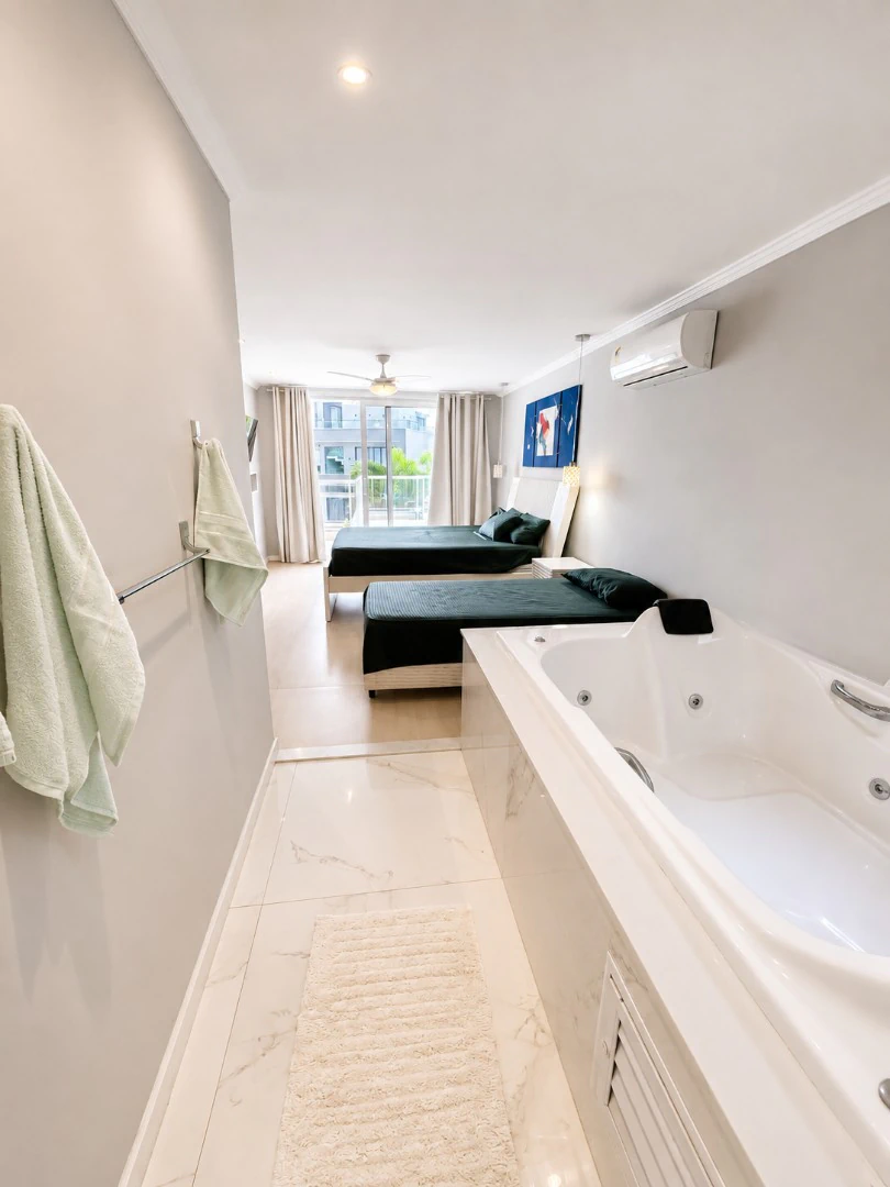 Condominium house with 5 en-suite bedrooms and 480 m² — photo 17