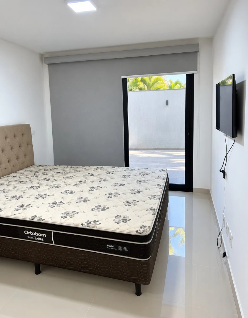 House with 5 en-suite bedrooms and a pool — photo 22