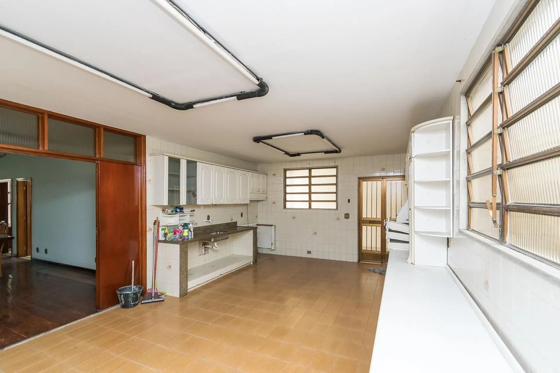 Casa sem mobília com 4 quartos e varanda — photo 9