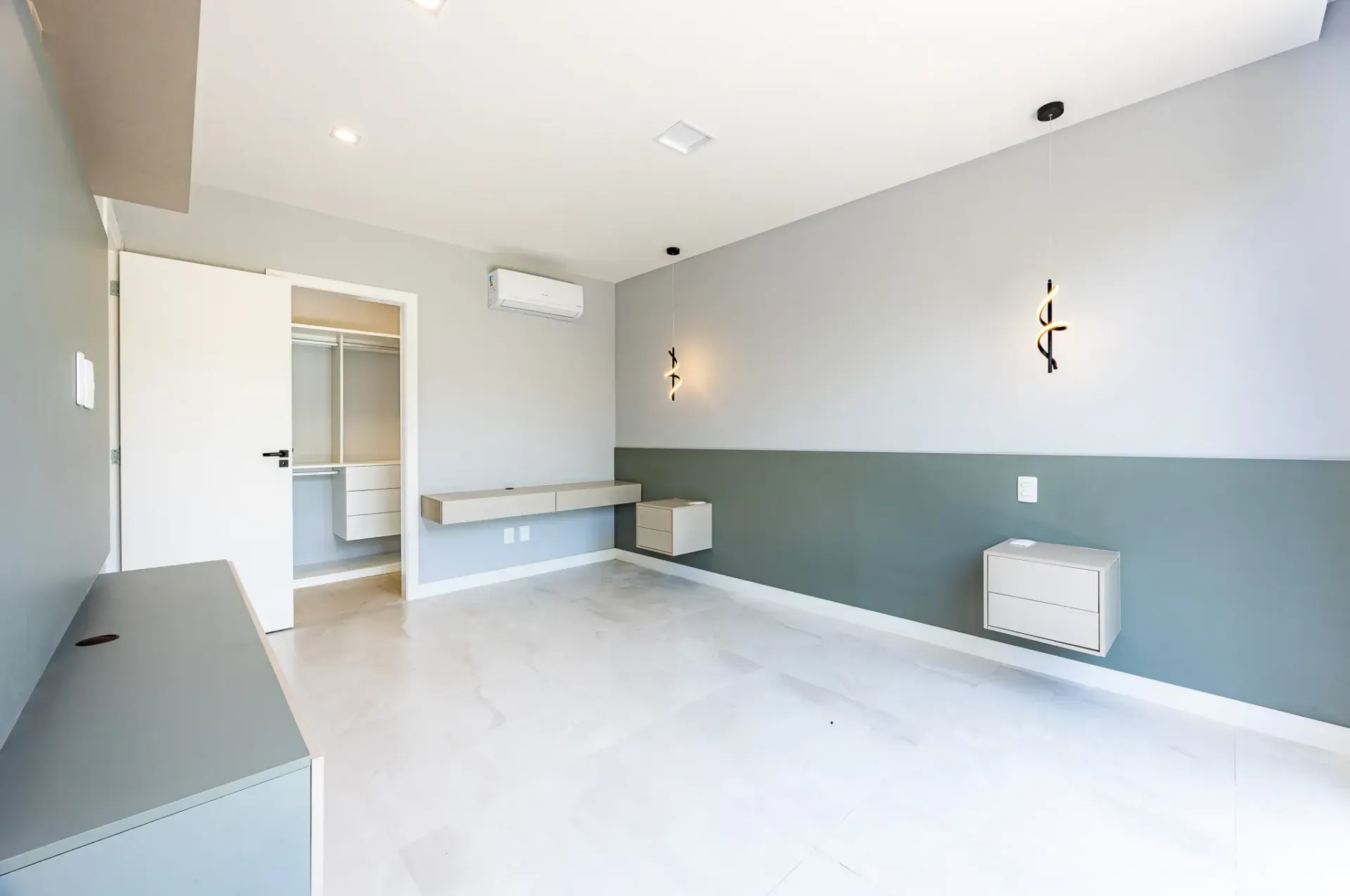 Furnished house with 5 suites and floor-to-ceiling windows — photo 10
