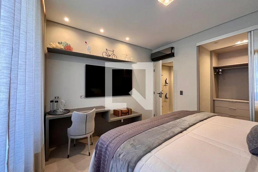 Apartamento de 150 m² com closet e janelas do piso ao teto — photo 30
