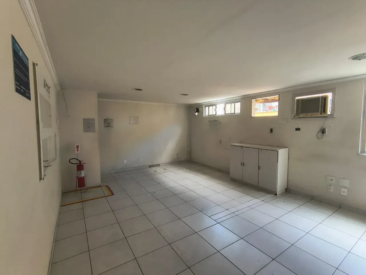 Unfurnished house with 5 bedrooms and 5 bathrooms, 352 m² — photo 4