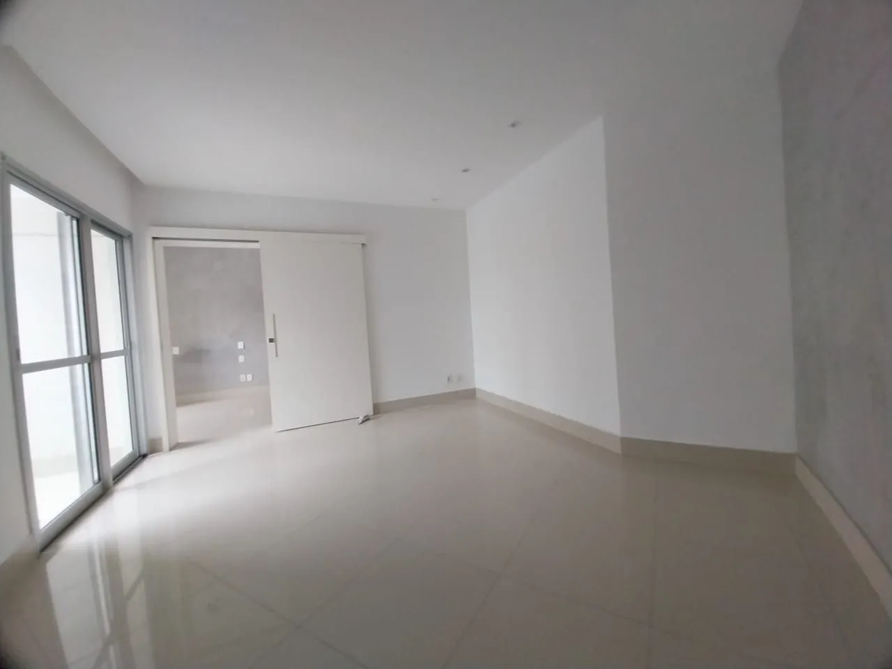 Furnished 1-bedroom apartment with open-plan kitchen — photo 4