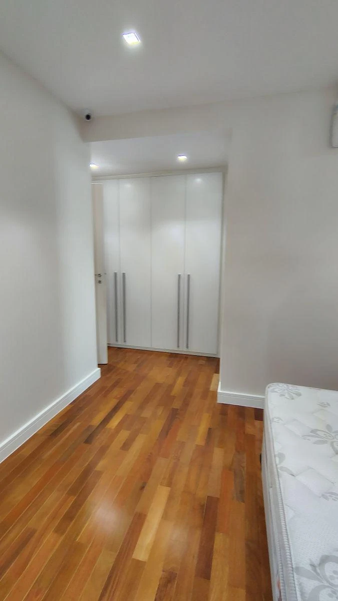 Furnished 249 m² apartment with 3 en-suite bedrooms — photo 21