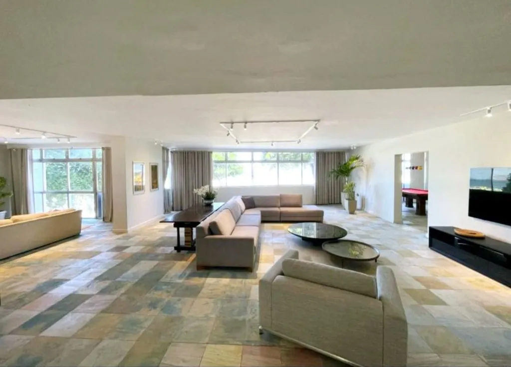 Ванна та 5 спалень: квартира 677 м² — photo 4